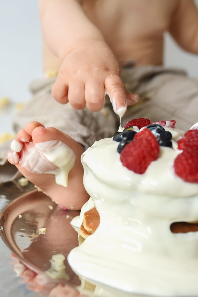 cake smash and sitter sessions in Poole and Bournemouth. Sitter session in the basket